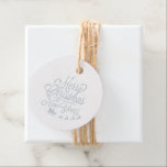 Vintage jul-Helgdag-familjen Namn<br><div class="desc">Julfolie i chic med en julbild i silver på vit bakgrund,  och namn i manusligrafi på baksidan av favorittaggen. Enbart designad för dig av Lycklig Dolphin Studio. Om du behöver hjälp eller matchande produkter kontaktar du oss via vår chatta för butiker!</div>