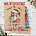 Vintage jul Jultomten Photo Helgdag Julkort<br><div class="desc">Fira julens magi med vår Vintage Jultomten-jullkort. Julkortet är försett med en illustration av jolly Jultomten,  på en papper grund med ett foto på baksidan. Den vintage-inspirerade grafiken ger julhelgen en aning värme och charm. Anpassa de här helgdagskorten med ditt namn och din bild. Designad av Blackberry Boulevard.</div>