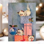 Vintage julklappar och gåvor helgkort<br><div class="desc">Vintage jul- och presentkort,  Helgdag. Den här designen har tre kattungar som leker på en torn julklappar. Vilken vacker helgdag. Anpassa det här anpassad design med ditt eget i hälsning.</div>
