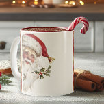 Vintage Jultomten jul Mugg<br><div class="desc">Kaffe och kakao smakar bättre när tomten är på väg! Sprid helgdag cheer med en vintage Jultomten mugg som värmer upp hjärtat. Köp hela samlingen för att välja en unik Santa mugg för varje familjemedlem. Oavsett om du ger dig själv eller andra så kommer det att glädja mugg.</div>