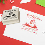 Vintage jultomten Skorsten Adress Typografi Stämpel<br><div class="desc">Denna nostalgiska reflektor frimärke har ett charmerande Jultomten bredvid en skorsten, med enkel typografi av rent anpassade för namn och adress. Adress visas i ett minimalistiskt sans-serif-teckensnitt, där klassisk design blandas med modern läsbarhet, medan God jul önskat skrivs i klassisk vintage-kalligrafi. Perfekt för helgdag-utskick.. lägger detta frimärke till en festlig...</div>