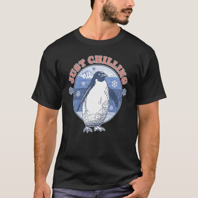 Vintage Just Chilling Penguin T Shirt (Framsida)