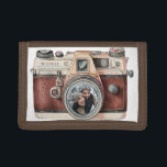 Vintage kamera med foto<br><div class="desc">Den här plånboken har en vintage med en ställe för att lägga till ett foto och en namn.</div>
