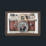 Vintage kamera med foto<br><div class="desc">Den här plånboken har en vintage med en ställe för att lägga till ett foto och en namn.</div>