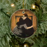 Vintage Kärlek och Romantik, Romantic Fireplace Ki Julgransprydnad Keramik<br><div class="desc">Vintage illustration av kärlek och romantik med en man och en kvinna som gungar och kysser framför en romantisk kamrat.</div>