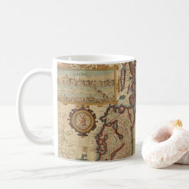 Vintage Karta på Brittiska öarna, 1552-1629 Kaffemugg (Med munk)