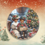 Vintage Kids Open Julklapp Runt Klistermärke<br><div class="desc">En årgång helgdag på julmorgon. Två små barn från färg som öppnar helgdag är klädda i Söndag bäst. Cute vintage vibes om en gammaldags jul.</div>