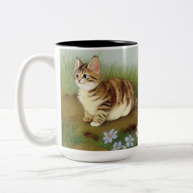 Vintage Kitten Illustration with Flowers Två-Tonad Mugg (Vänster)