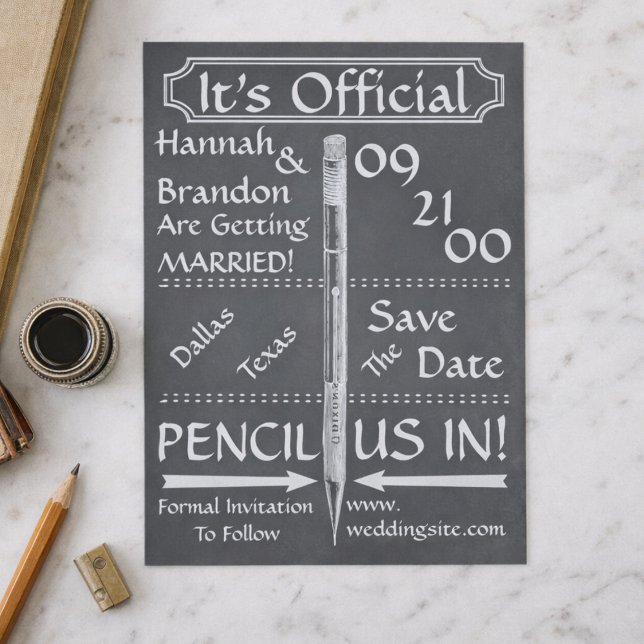 Vintage-krita tavla stil spara datum / Inbjudan (Fun vintage style typography "Pencil Us In" save the date card. Unique way to introduce your wedding)