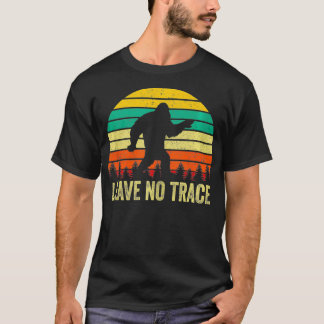 Vintage Lämna No Trace Bigfoot Hiking Camping  T Shirt