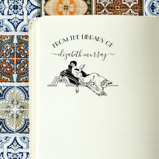Vintage Läser kvinnor i klassiskt Bok Stämpel (Elegant Script Vintage Reading Woman From The Library Of Custom Books Stamp )