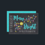 Vintage Light Lökar Merry & Bright Jul Card Julkort<br><div class="desc">Vintage Light Lökar Merry & Bright jul Card på ett kort med bakgrundsbelysning i ett kalkylbords ljusa,  levande roligt färg på det här julkortet med en sträng av vintage ljus.</div>