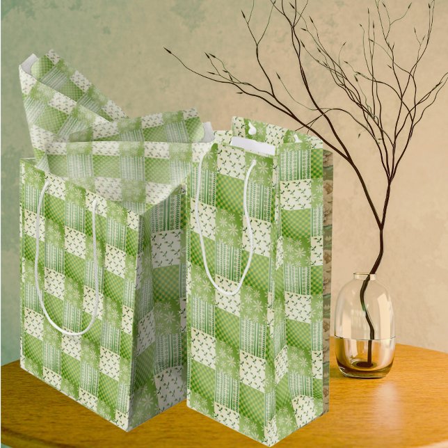 Vintage look grön gul ecru lapptäcke  (Fun green patchwork gift bags!)
