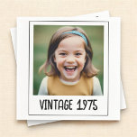 Vintage Milestone Birthday Photo Keepsak Pappersservett<br><div class="desc">Lägg till lite nostalgi i firande med Vintage Milestone Birthday Photo Keepsak Napkins. Dessa blöjor har en charmerande vintage och kan vara personlig med favoritfoto- och födelsedagskalender. De skapar dem ett unikt och minnesvärt tillägg till evenemanget. De är gjorda av högkvalitativt absorberande material och är perfekt för att servera drycker...</div>