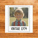 Vintage Milestone Birthday Photo Keepsak Pappersservett<br><div class="desc">Lägg till lite nostalgi i firande med Vintage Milestone Birthday Photo Keepsak Napkins. Dessa blöjor har en charmerande vintage och kan vara personlig med favoritfoto- och födelsedagskalender. De skapar dem ett unikt och minnesvärt tillägg till evenemanget. De är gjorda av högkvalitativt absorberande material och är perfekt för att servera drycker...</div>