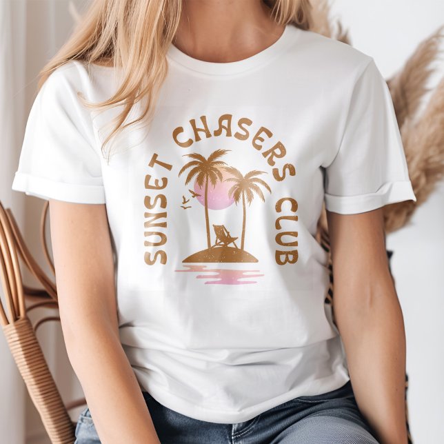 Vintage Mocha Mouse "Sunset Chasers Klubb" T Shirt (Young blond woman wearing a Vintage Mocha Mouse "Sunset Chasers Club" T-Shirt.)