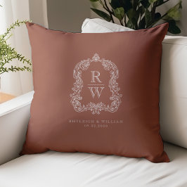 Vintage Monogram Crest Namn Terracotta Bröllop Kudde