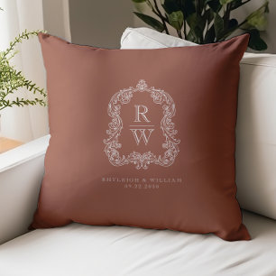 Vintage Monogram Crest Namn Terracotta Bröllop Kudde