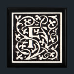 Vintage Monogram F Art nouveau Brev Smyckeskrin<br><div class="desc">Art nouveau Brev - Monogram från rörelsen för konst och hantverk Denna brev är ett underbart, robust monogram som skapades 1901 och som publicerades i en uppsättning bokar. Monogrammet F är omgivet av ett underbart, handritat mönster, i hög grad i stil i mönster i art nouveau i stil vid den...</div>