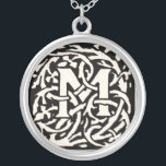 Vintage Monogram M Art nouveau Brev Silverpläterat Halsband<br><div class="desc">Art nouveau Brev - Monogram från rörelsen för konst och hantverk Denna brev M är ett underbart muggelmonogram M som skapades 1901 och som publicerades i en uppsättning bokar. Monogrammet M är omgivet av ett underbart, handritat mönster, i hög grad stil i art nouveau mönster i stil vid den tidpunkten,...</div>