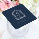 Vintage Monogram Vapensköld Namn marinblå Bröllop Underlägg Papper Kvadrat<br><div class="desc">Den här eleganten har en ornerad,  snabbt vintage-inspirerad vapensköld av acanthus löv som ramar in två monogram initialer i ett öppet serif-teckensnitt,  staplas lodrätt och separeras med en tunn vågrät. Lägg till parets datum namn och bröllop nedan. Utformningen och texten är vita på en marin blå bakgrund.</div>