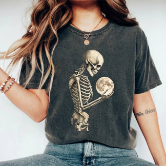 Vintage Moonlight Skeleton Holding Full Moon Gothi T Shirt