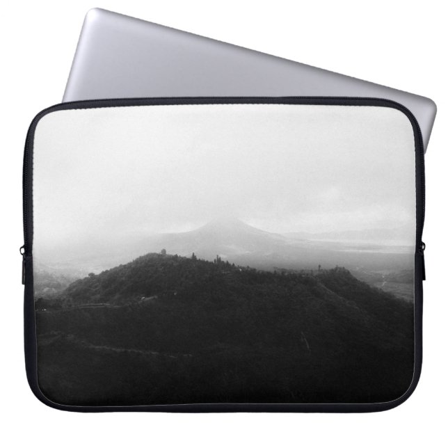 VINTAGE MOUNTAIN LANDSCAPE LAPTOP FODRAL (Framsidan)