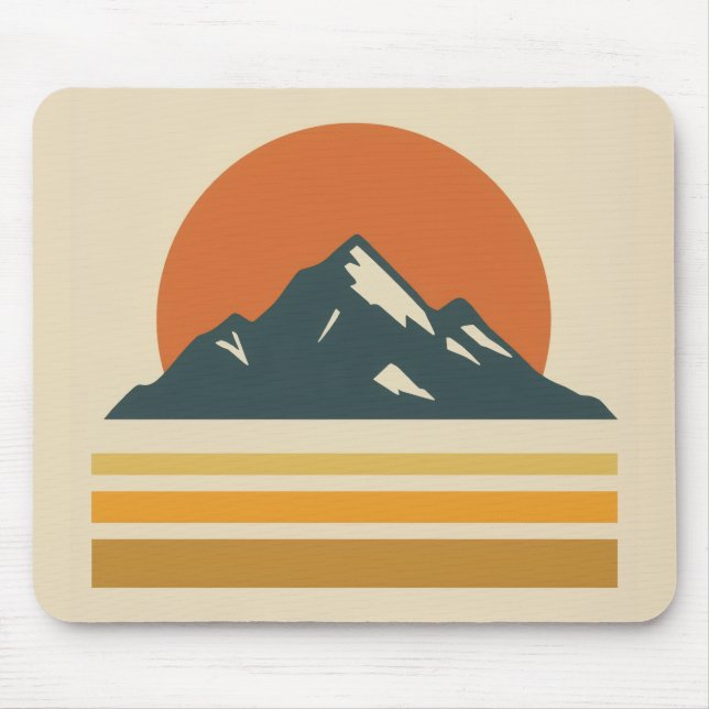 Vintage Mountain Mousepad – Retro Adventure Desk  Musmatta (Framsidan)