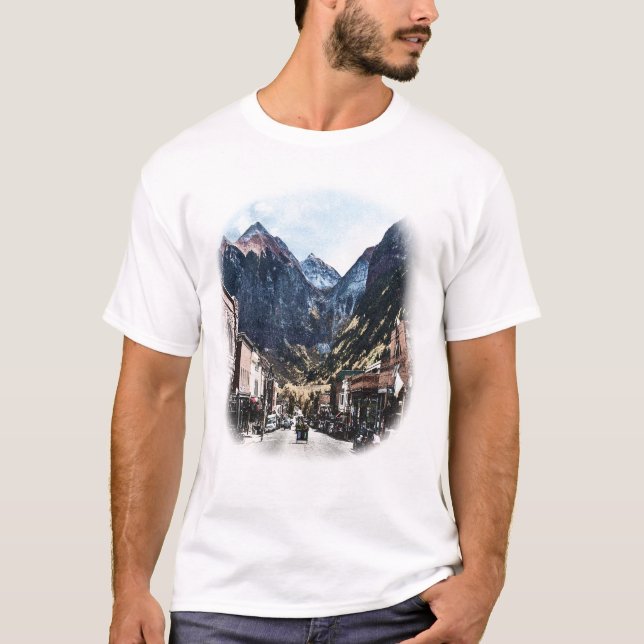 Vintage Mountain Town Street View Graphic T Shirt (Framsida)