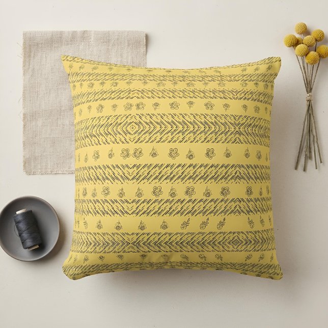 Vintage Navyblå Boho Gul Blommig Present Kudde (Skapare uppladdad)