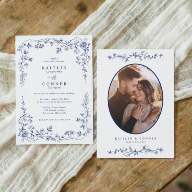 Vintage Navyblå Fransk Blommig Bröllopsfoto Inbjudningar (Navy blue vintage French wedding invitation with floral frame and photo on back)