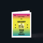 Vintage Ombre-konsert Poster med Photo Anpassnings Tack Kort<br><div class="desc">Skapa ditt eget anpassningsbar-tack som du har ett kort som ser ut som en vintage konsert poster. Det här kortet är ett redo som ska anpassas med texten och fotot. Fet svart text ställs in mot en magenta, gult och cyan ombre-tonad bakgrund. Ett fyrkantigt svart och vitt foto fungerar bäst....</div>