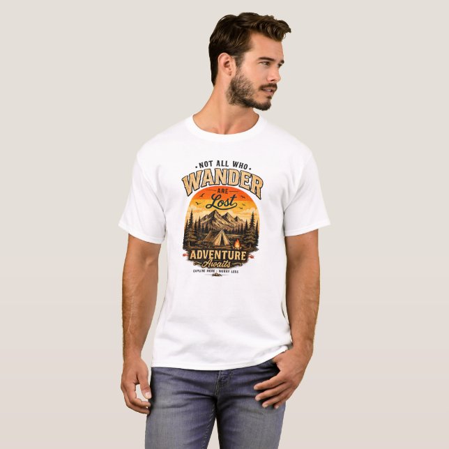 Vintage Outdoor Adventure Camping Design T Shirt (Hel framsida)