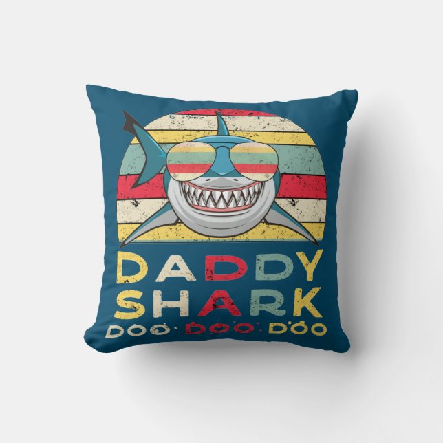 Vintage Pappa Shark "Doo Doo Doo" Kudde (Framsida)