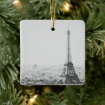 Vintage Paris Eiffel Torn Black White Photography Julgransprydnad Keramik<br><div class="desc">Detta vackra prydnadsföremål har en vintage i fågel-öga som visar svart och vitt på Eiffel Torn och Paris Frankrike.</div>