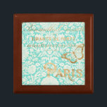 Vintage Paris Guld design med fjäril Smyckeskrin<br><div class="desc">Vintage Paris Guld Design. Jennifer Goldberger. Bild-ID: 112337D.</div>
