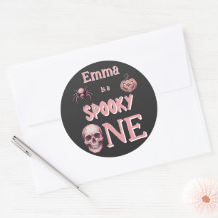 Vintage Pastell Rosa "Spooky One" Anpassat Namn Runt Klistermärke