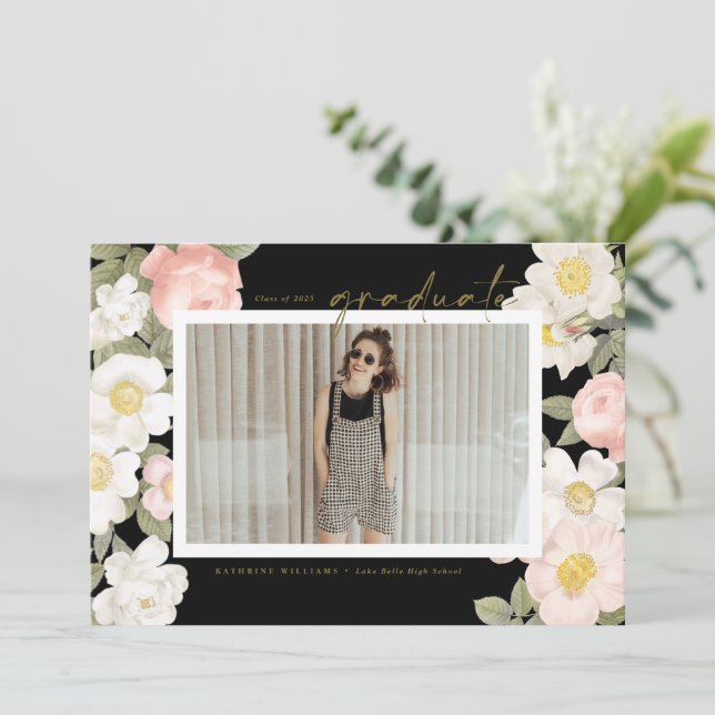 Vintage Pastellblommor Svart Foto Examen Inbjudningar (Stående Fram)