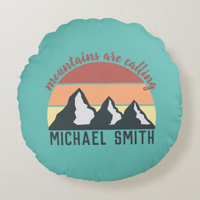 Vintage pastellfärgade berg ropar monogram himmel rund kudde (Framsidan)