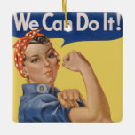 Vintage Patriotic Rosie Riveter, vi kan göra det! Julgransprydnad Keramik<br><div class="desc">Vintagen illustrerar patriotismens utformning med ett dam som sedan dess har blivit känt som Rosie the Riveter. "Vi kan göra det!" är ett amerikanskt Världskrig II-poster som  en inspirerande bild för att öka den kvinnliga arbetarmoralen.</div>