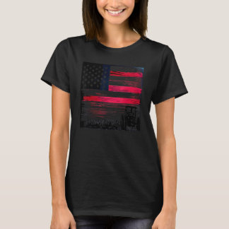 Vintage patriotisk traktor på en amerikansk flagga t shirt