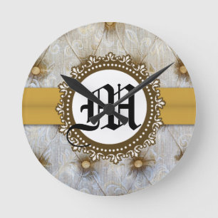 Vintage Pintuck Fabric Monogram första väggklocka