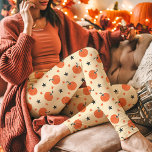 Vintage Pumpkins and Stars Halloween Cream Leggings<br><div class="desc">De här Vintagarna Pumpkins och Stars Halloween Cream Leggings har klassiska orange-pumpor och lekfulla svarta stjärnor på en grå bakgrund. Med designen fångas en reflektor Halloween-vibe upp och skapar en perfekt för att fira läsksäsongen i en roligt och ett unikt stil. Dessa lagar är idealiska för avslappnadens bära, Halloween fest...</div>