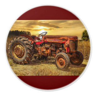Vintage Red Farm Tractor Knopp