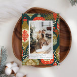 Vintage Red Grönt jul Ornaments Anpassningsbar Pho Julkort<br><div class="desc">Det här helgdag för estetisk vintage har ett foto omgivet av ett färgstarkt rött och grönt mönster och en färgtypning av trendiget.</div>