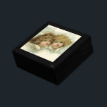 Vintage Religion, Victorian Änglar i molnen Minnesask<br><div class="desc">Vintage illustrerar julens helgdag med två änglar med viktoriskt vingar. De angeliska flickorna är sitta på ett moln i himlen. Cute och fina körtlar med läskigt hår.</div>