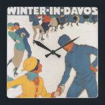 Vintage resor, Art Deco, Winter Davos Schweiz Fyrkantig Klocka<br><div class="desc">Reklam för vintage,  europeisk reseaffisch eller bagageetikett från Davos i Schweiz,  med en idrottsdesign i kärlek och romantik med isbeläggning i par. Vinter i Davos.</div>