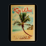Vintage resor för Key West Florida palmträdstrand Magnet<br><div class="desc">Key West Florida design i vintage resorstil som presenterar en palmträd på stranden med hav och himmel.</div>