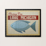 Vintage resor för Lake Michigan blåttfisk Pussel<br><div class="desc">Detta presenterar hälsningar från Lake Michigan vintage resordesign en rolig blåttfisk med röda brytningar och en retro vibe för 60-tal.</div>