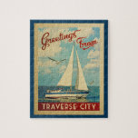 Vintage resor Michigan för traversstadssegelbåt Pussel<br><div class="desc">Detta presenterar hälsningar från nautisk design för den traversstadsMichigan vintage resor en fartygsegling på vatten med fiskmåsar,  och en blå himmel som fylls med ursnygg pösig vit,  fördunklar.</div>